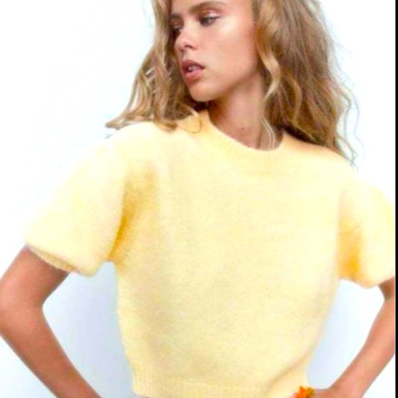Edition the label fuzzy knit logo butter yellow spring poof sleeve sweater 500$ - Picture 1 of 6